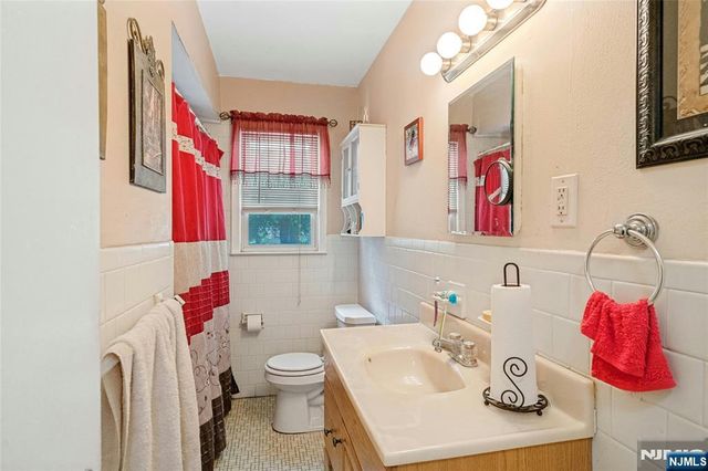 4 Royal Avenue, Hawthorne, NJ 07506