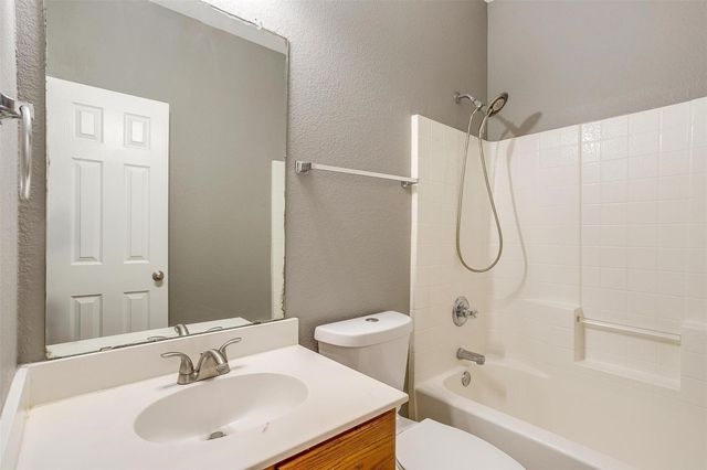 812 Walnut Street, Burleson, TX 76028