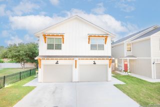 10206 Lynwood Vlg # 102, San Antonio, TX 78245
