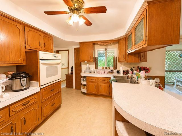 53238 Saturn Drive, Utica, MI 48316