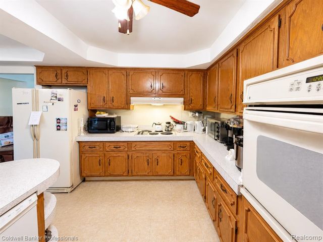 53238 Saturn Drive, Utica, MI 48316