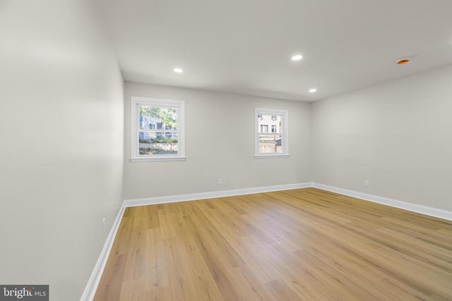 4 HARKNESS CT, Newark, DE 19711