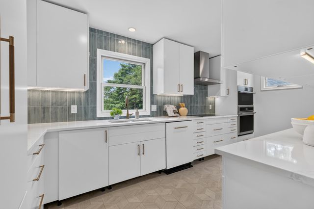 2516 Westview Terrace, Minnetonka, MN 55305
