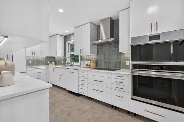2516 Westview Terrace, Minnetonka, MN 55305