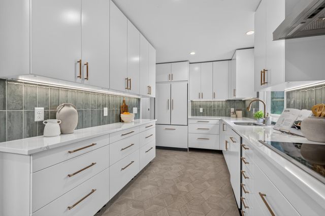 2516 Westview Terrace, Minnetonka, MN 55305