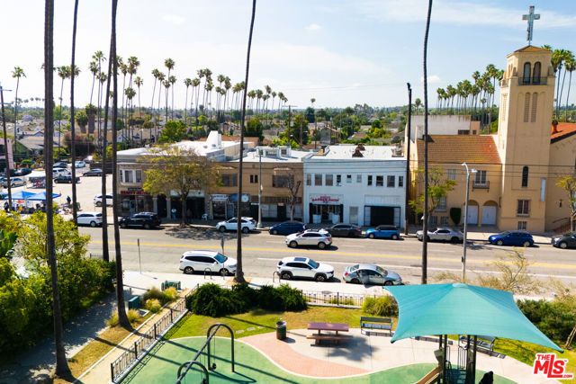 2216 W Jefferson Boulevard, Los Angeles, CA 90018