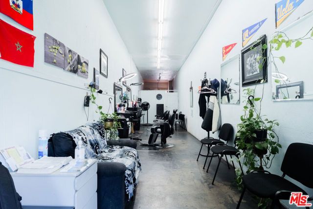 2216 W Jefferson Boulevard, Los Angeles, CA 90018