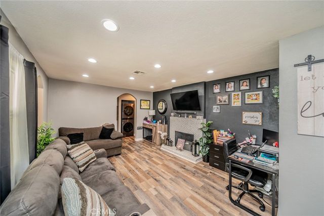 857 W 25th Street, San Bernardino, CA 92405