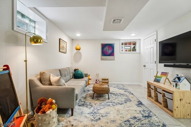34 Ohio St, Maplewood Twp., NJ 07040