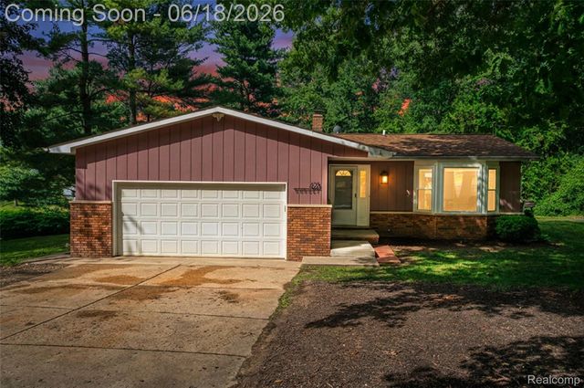 423 Sunset, White Lake Charter Township, MI 48383