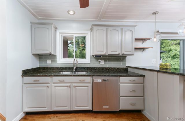 423 Sunset, White Lake Charter Township, MI 48383