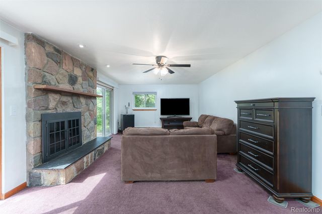 423 Sunset, White Lake Charter Township, MI 48383