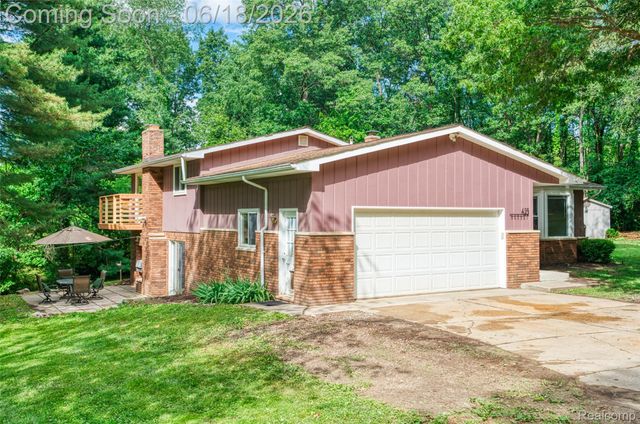 423 Sunset, White Lake Charter Township, MI 48383