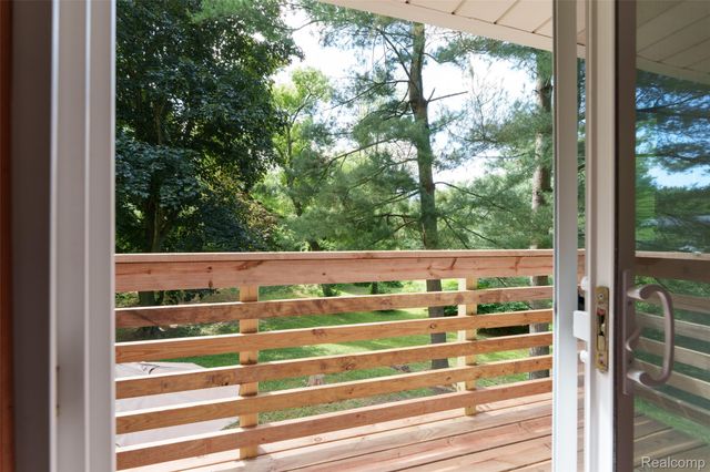 423 Sunset, White Lake Charter Township, MI 48383
