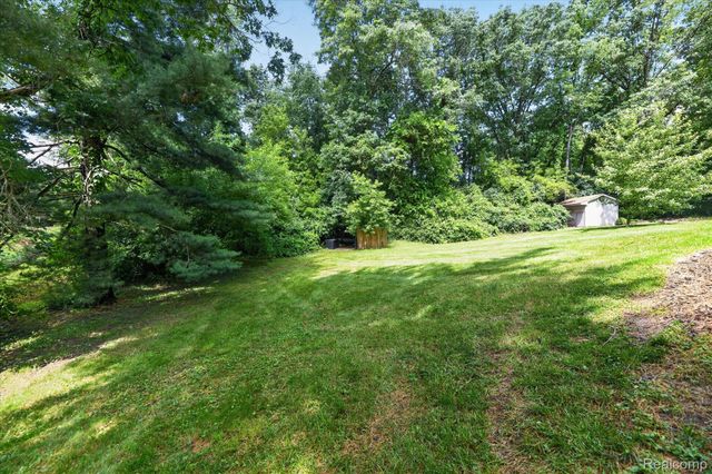 423 Sunset, White Lake Charter Township, MI 48383