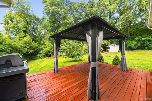 423 Sunset, White Lake Charter Township, MI 48383