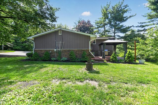 423 Sunset, White Lake Charter Township, MI 48383