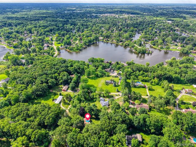 423 Sunset, White Lake Charter Township, MI 48383