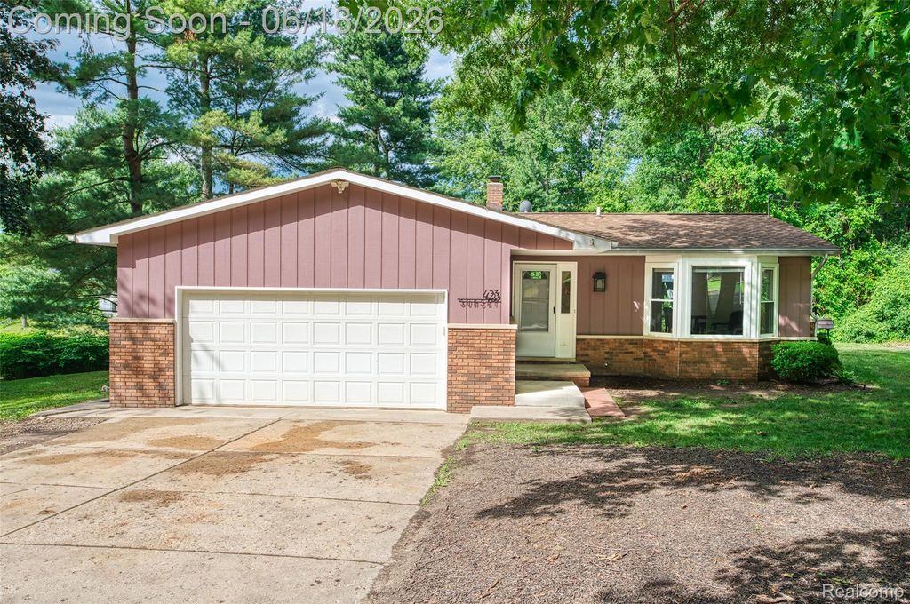 423 Sunset, White Lake Charter Township, MI 48383