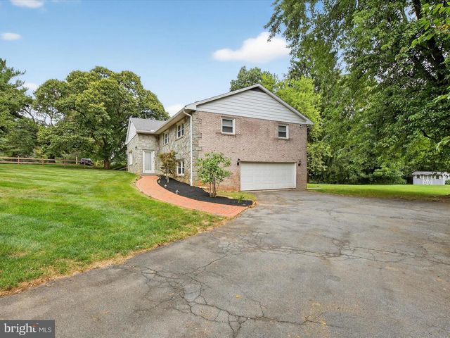 2010 LANDIS VALLEY RD, Lancaster, PA 17601