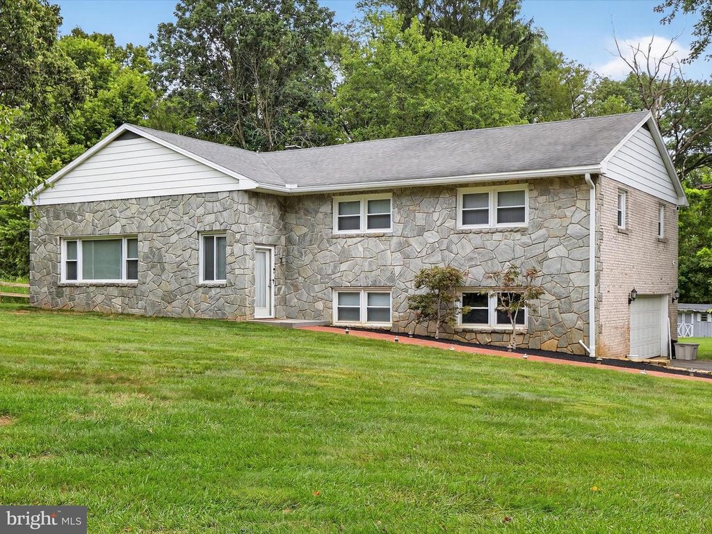 2010 LANDIS VALLEY RD, Lancaster, PA 17601