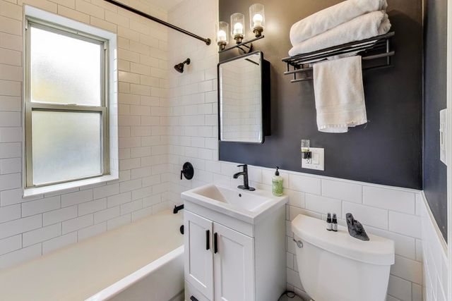 600 N La Grange Road A2, La Grange Park, IL 60526