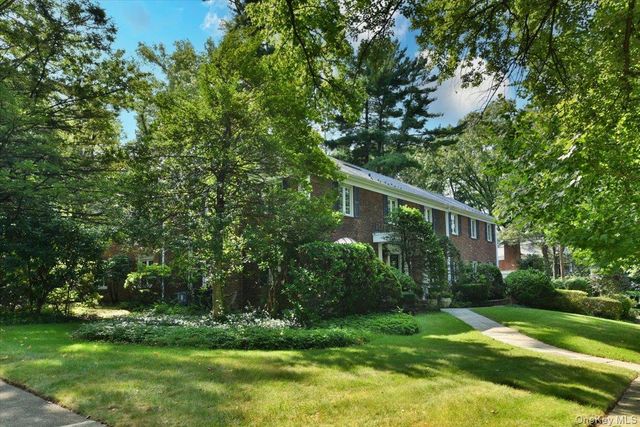 9 Dorset Road, Great Neck, NY 11020