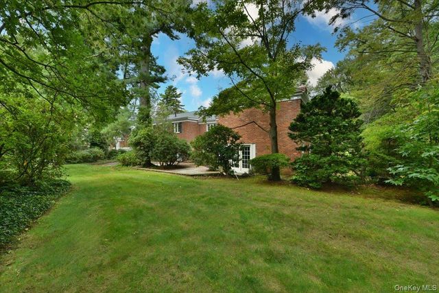 9 Dorset Road, Great Neck, NY 11020
