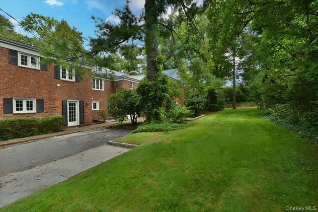 9 Dorset Road, Great Neck, NY 11020