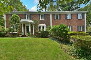 9 Dorset Road, Great Neck, NY 11020