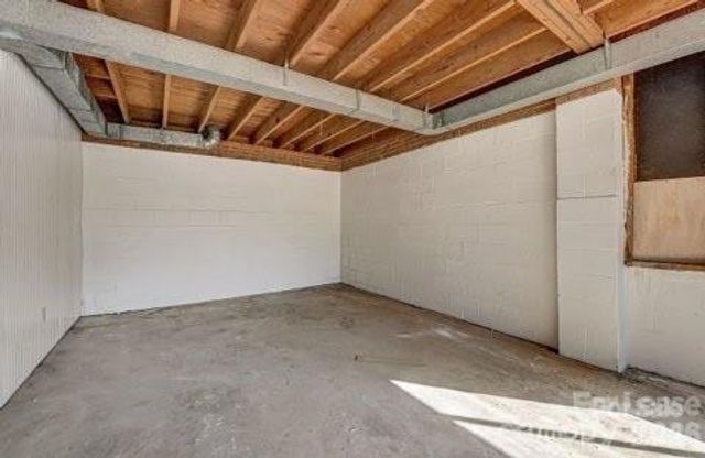 5707 Snow White Lane, Charlotte, NC 28213