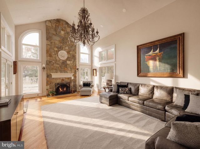 1521 HUNTER MILL RD, Vienna, VA 22182