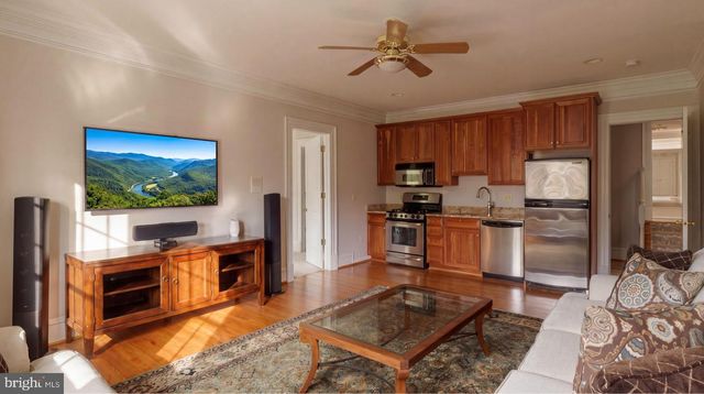 1521 HUNTER MILL RD, Vienna, VA 22182