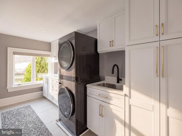 1521 HUNTER MILL RD, Vienna, VA 22182