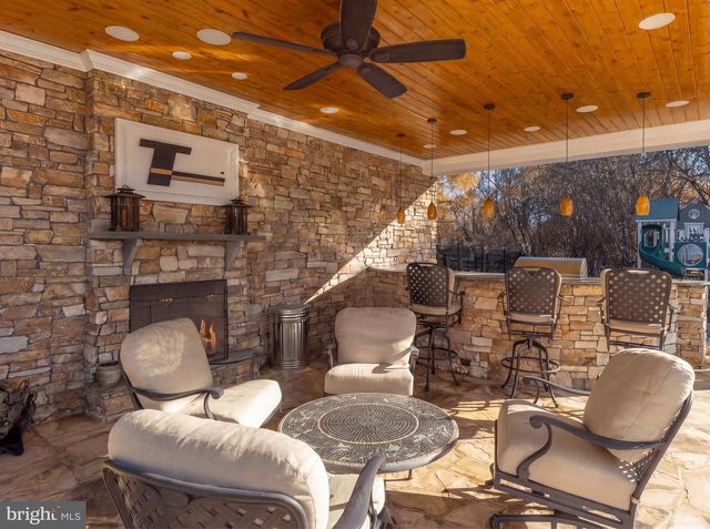 1521 HUNTER MILL RD, Vienna, VA 22182