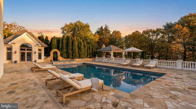 1521 HUNTER MILL RD, Vienna, VA 22182