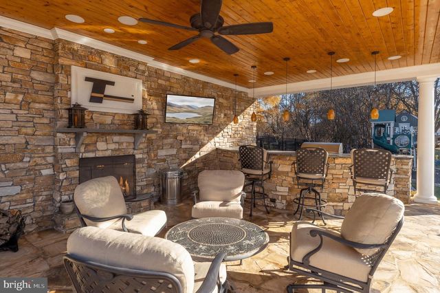 1521 HUNTER MILL RD, Vienna, VA 22182