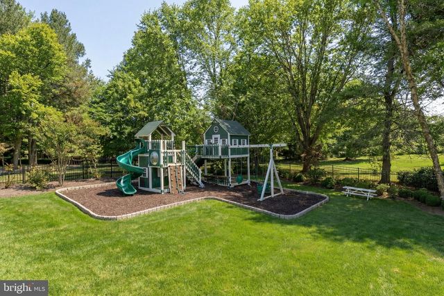 1521 HUNTER MILL RD, Vienna, VA 22182