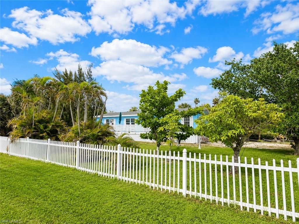 Image 4 of property listing at 11830 Scallop DR 850, Cape Coral, FL 33991
