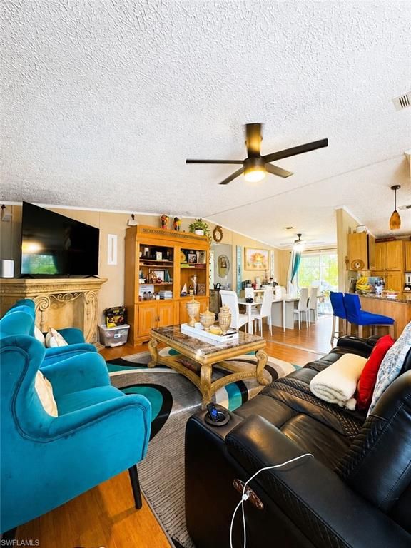 Image 5 of property listing at 11830 Scallop DR 850, Cape Coral, FL 33991