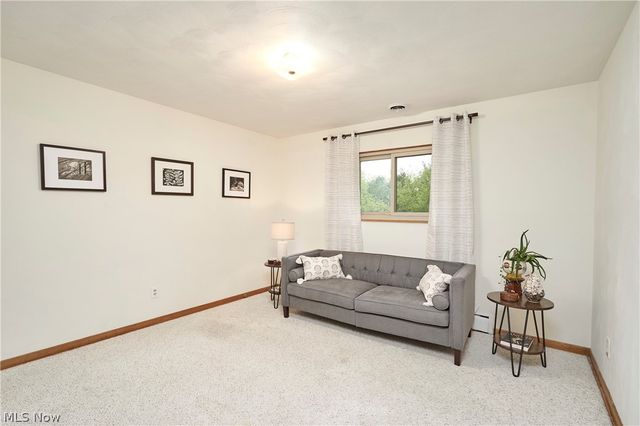 639 N Azalea Boulevard, Barberton, OH 44203