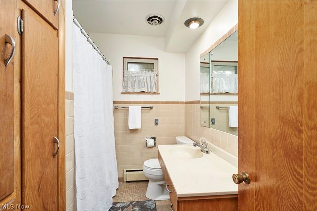 639 N Azalea Boulevard, Barberton, OH 44203