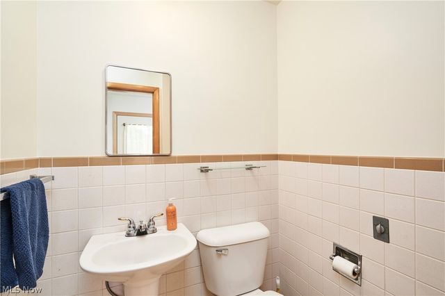 639 N Azalea Boulevard, Barberton, OH 44203