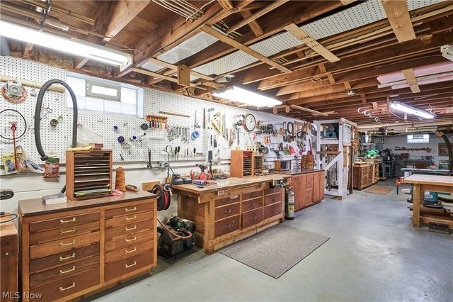 639 N Azalea Boulevard, Barberton, OH 44203