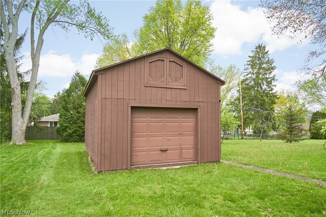 639 N Azalea Boulevard, Barberton, OH 44203