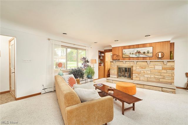 639 N Azalea Boulevard, Barberton, OH 44203