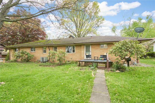 639 N Azalea Boulevard, Barberton, OH 44203