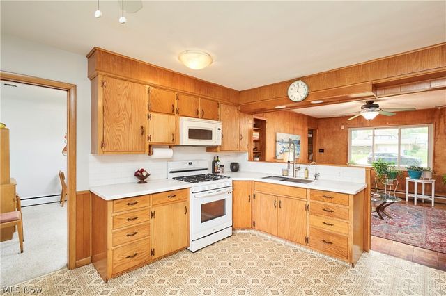 639 N Azalea Boulevard, Barberton, OH 44203