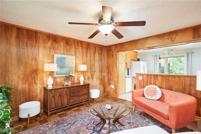 639 N Azalea Boulevard, Barberton, OH 44203