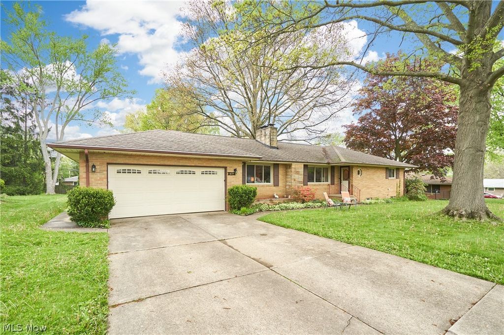 639 N Azalea Boulevard, Barberton, OH 44203